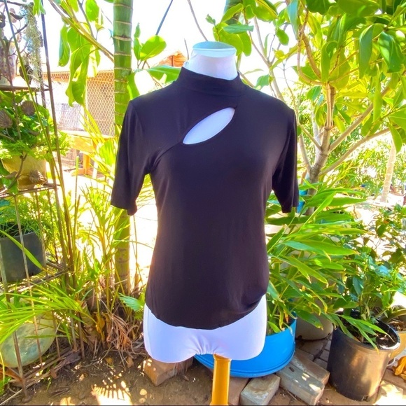6 for$20♥️Isabel Jaxon no size tag looks like a lg/m top with oval keyho… - Picture 1 of 6